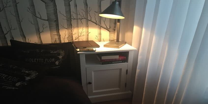 Wojciech Majchrzak poleca szafkę nocną z kolekcji Charlotte