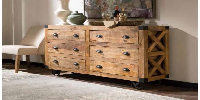 Komody białe czy w naturalnej barwie drewna – co wybrać?