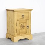 stolik nocny z litego drewna