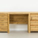 biurko drewniane świerkowe z szufladami w stylu skandynawskim do gabinetu