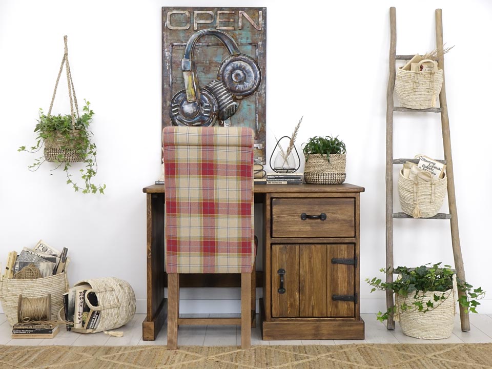 biurko drewniane z szufladami