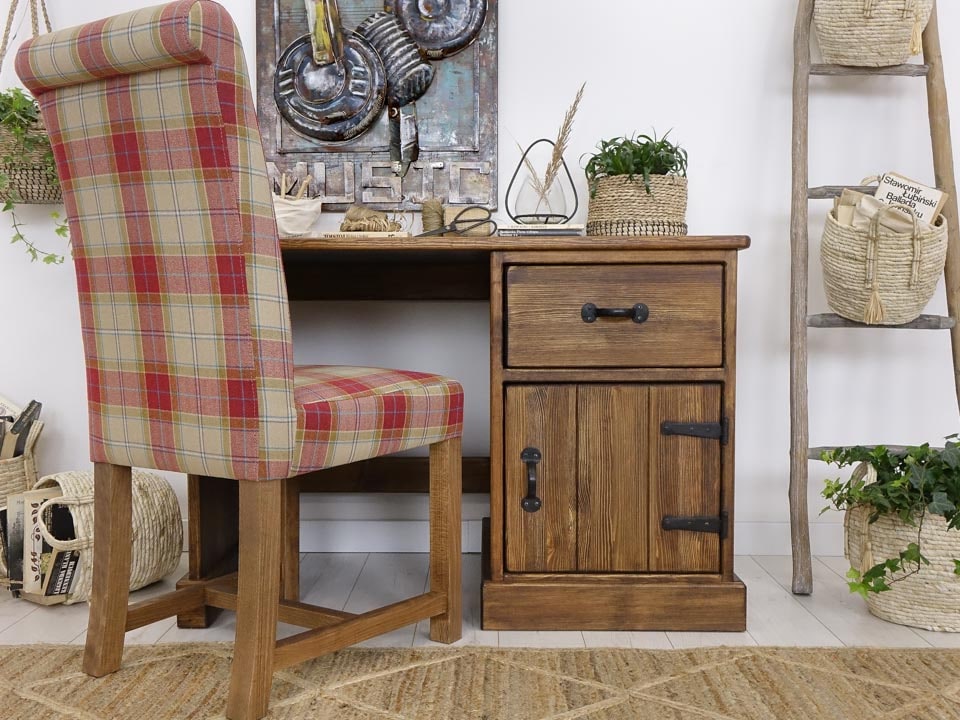 biurko z litego drewna