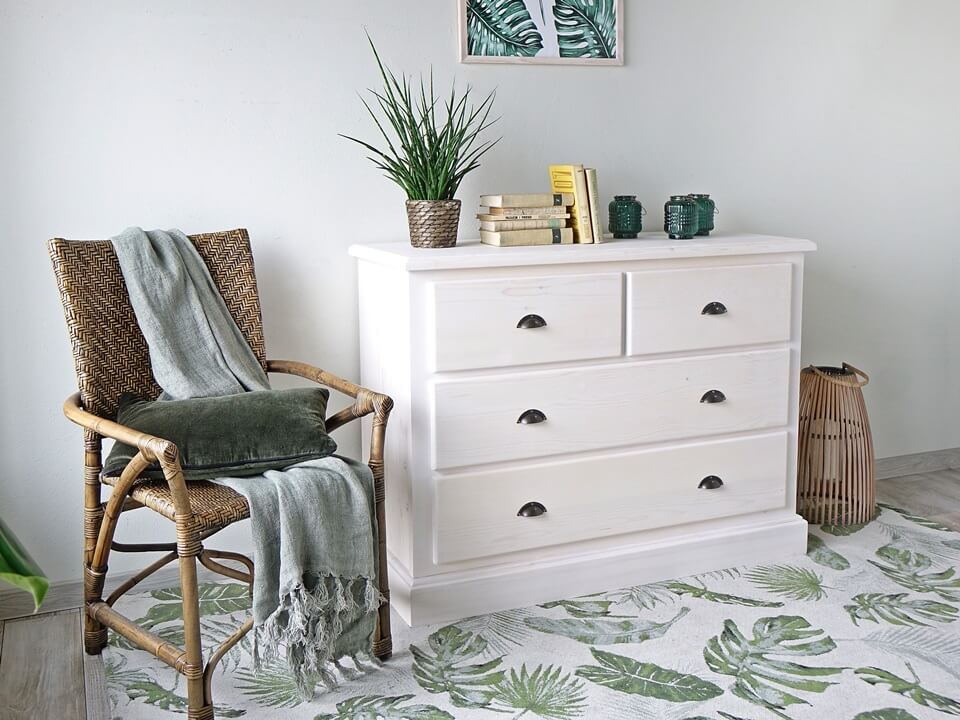 drewniana komoda biała