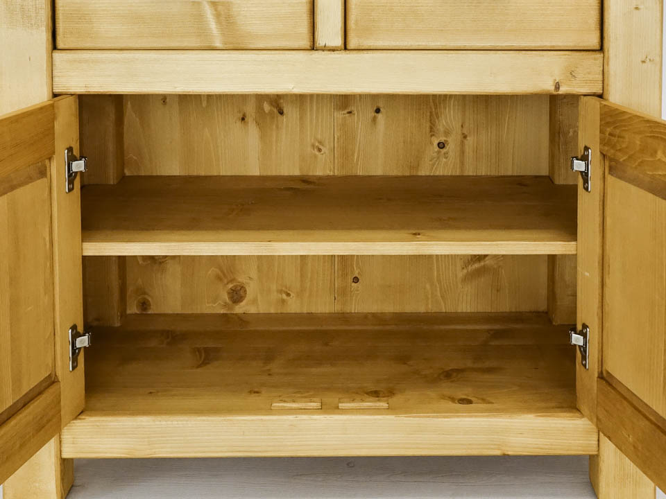 drewniana komoda do salonu