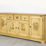 drewniana komoda do salonu