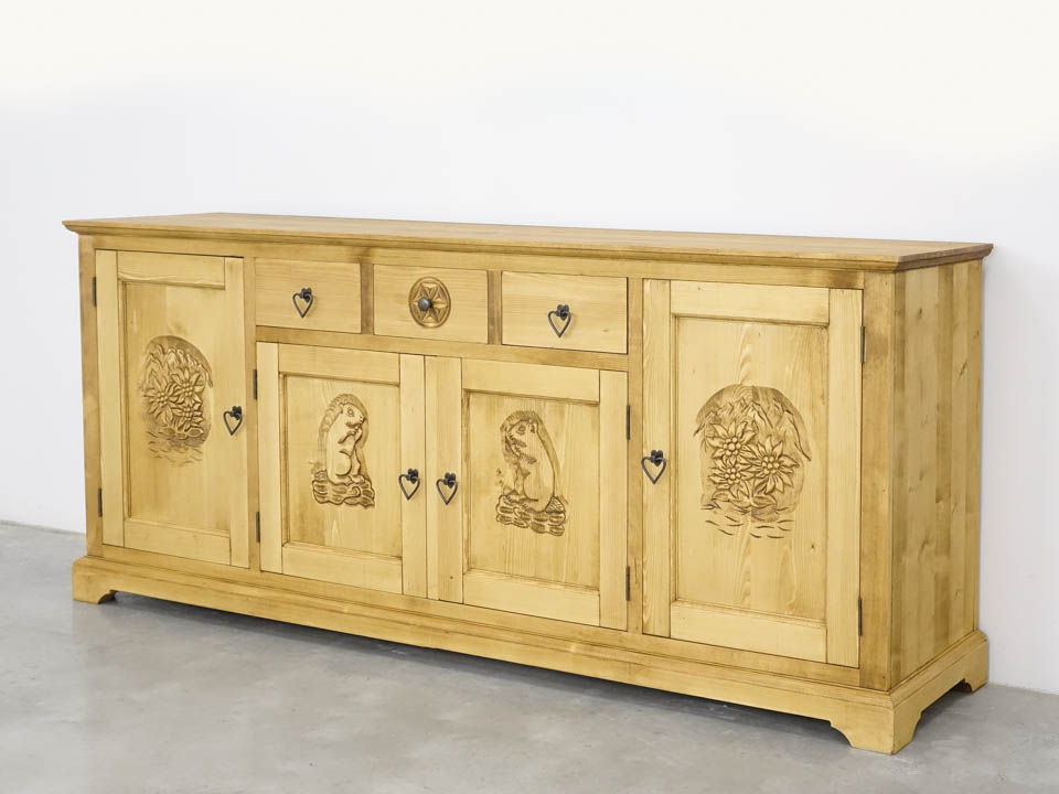 drewniana komoda do salonu