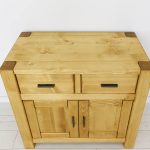 drewniana komoda do salonu