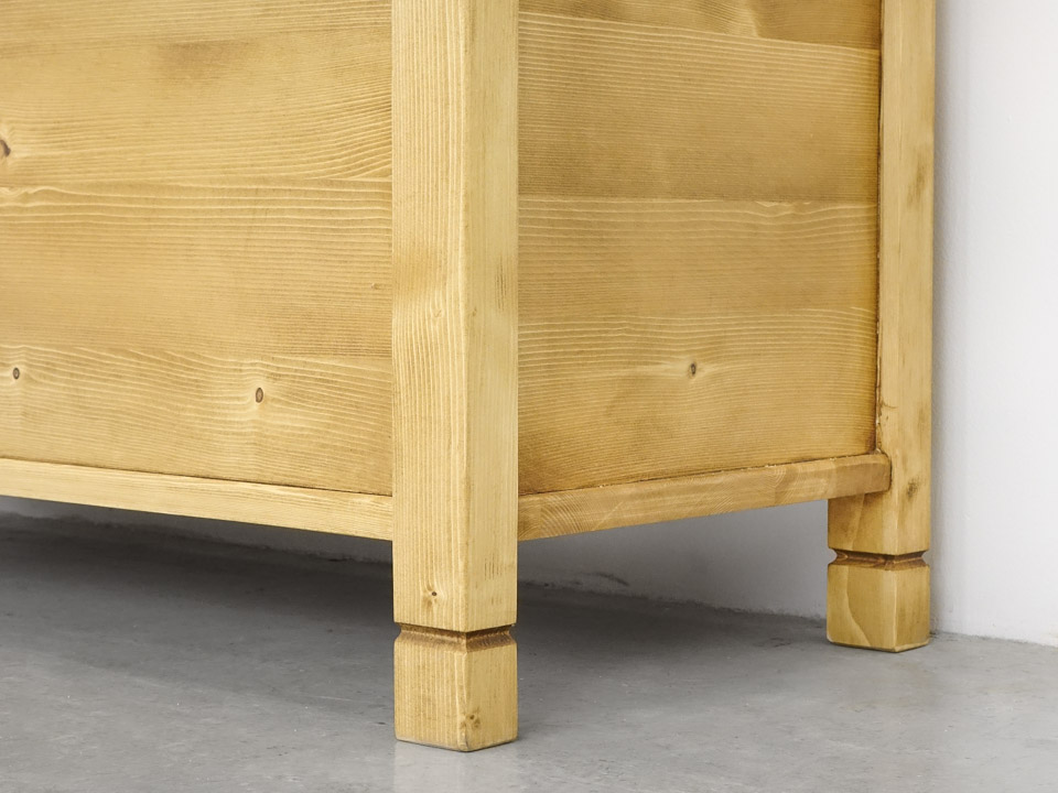 drewniana ławka do przedpokoju