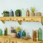 drewniana półka zdobiona