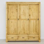 drewniana szafa do sypialni