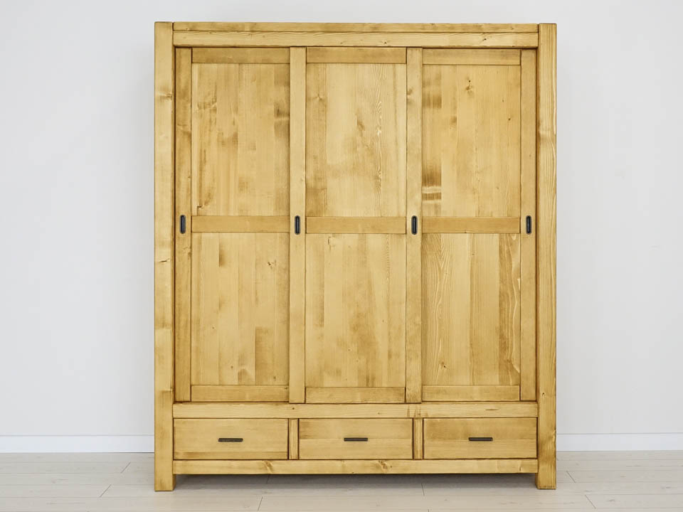 drewniana szafa do sypialni