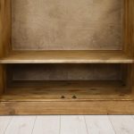 drewniana szafa do sypialni rustykalna