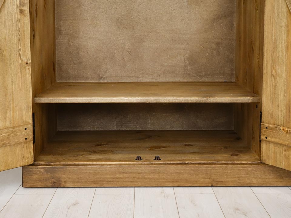 drewniana szafa do sypialni rustykalna