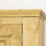 drewniana szafa góralska do sypialni