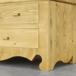 drewniana szafa świerkowa