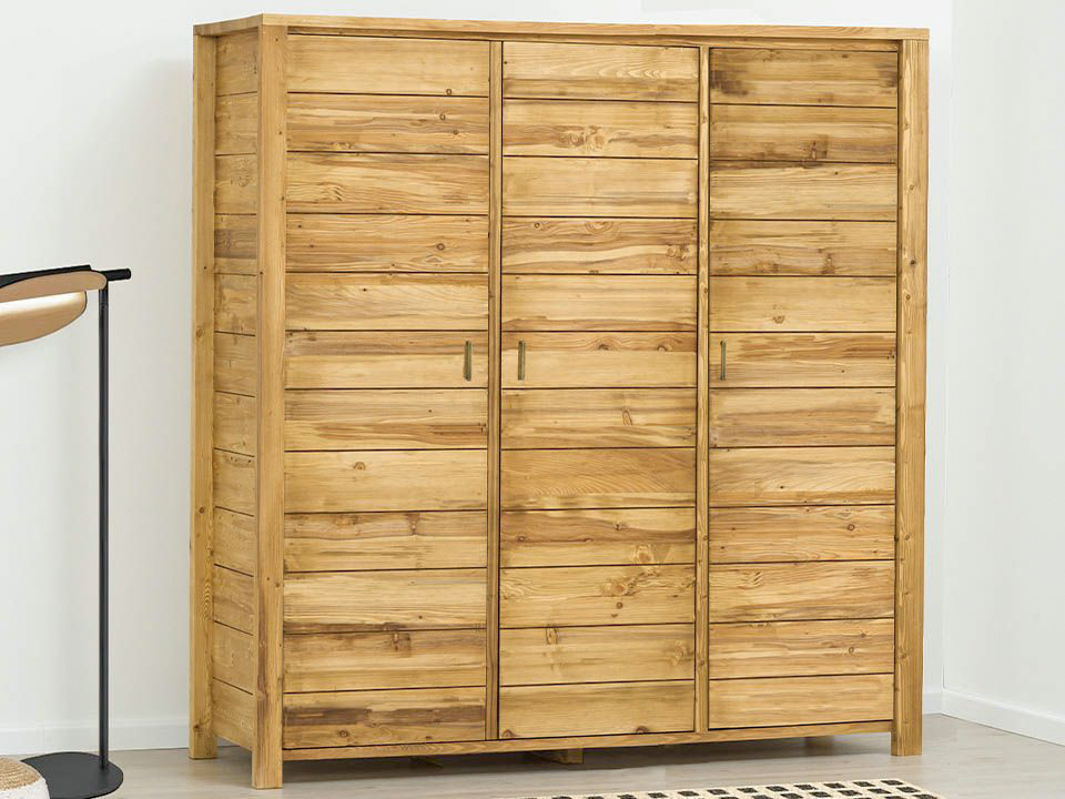 drewniana szafa trzydrzwiowa do salonu