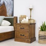 drewniana szafka nocna