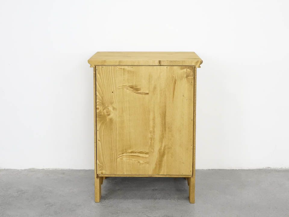 drewniana szafka nocna