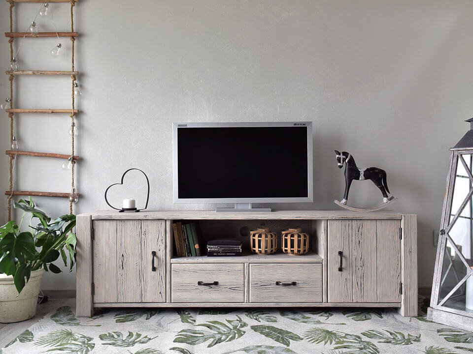 Drewniana szafka RTV