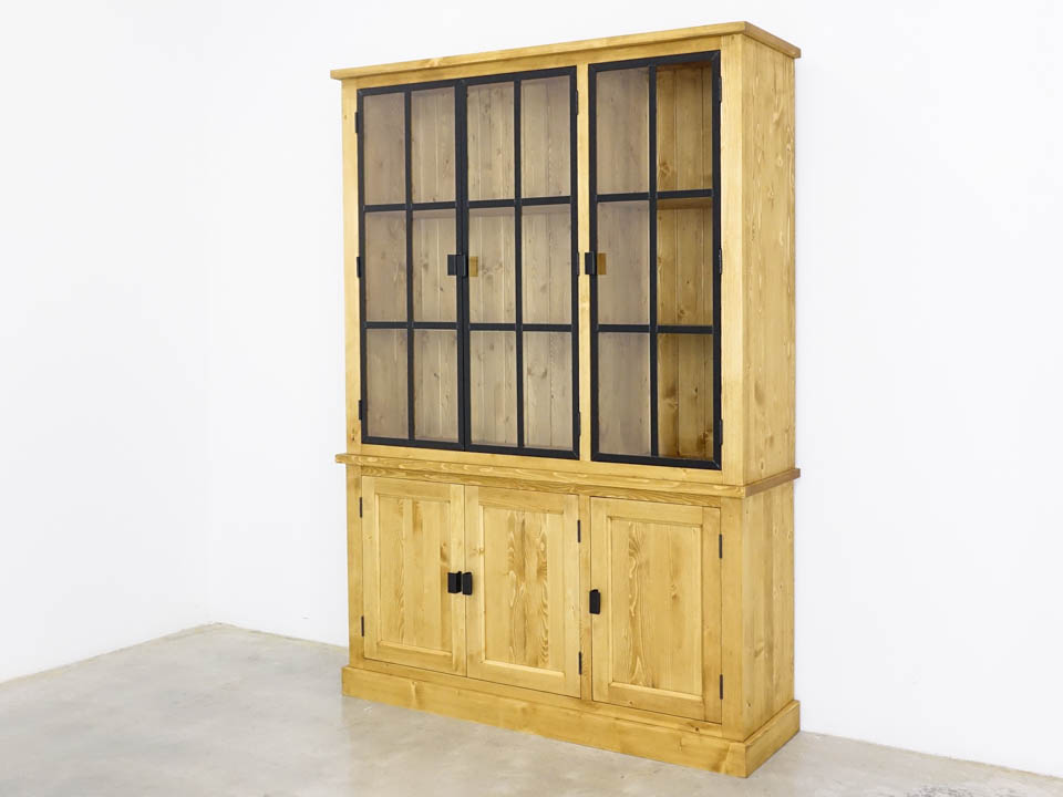 drewniana witryna industrialna