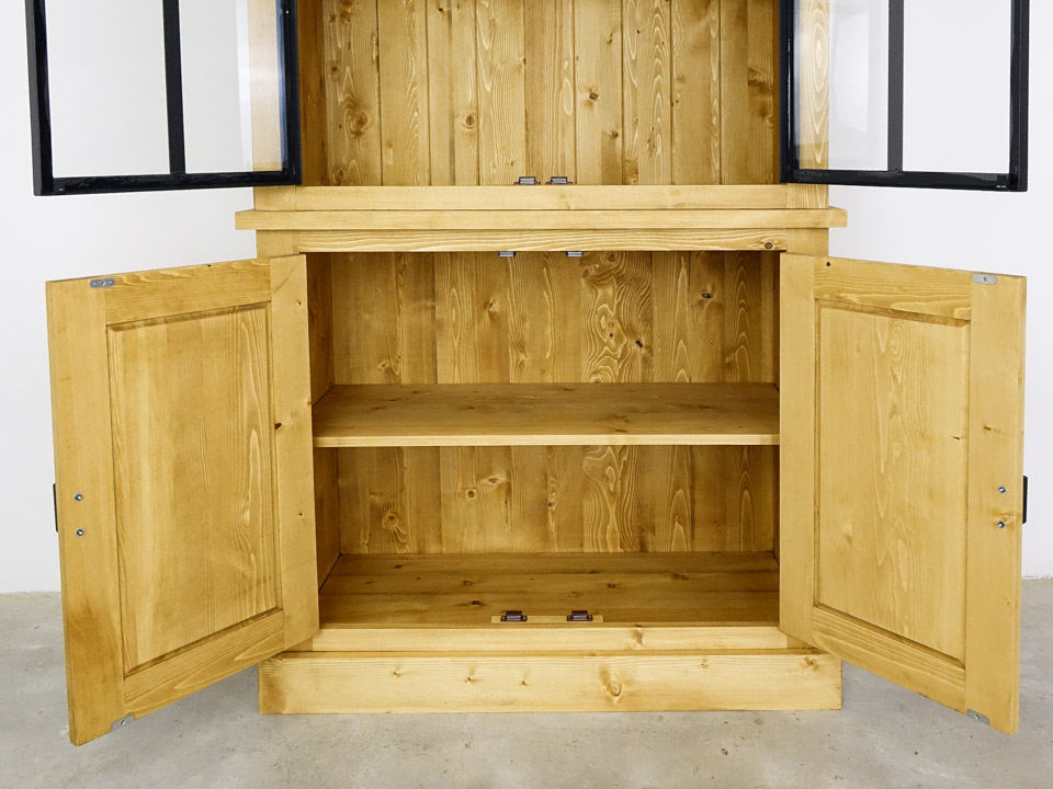 drewniana witryna industrialna