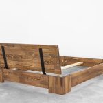 drewniane łóżka