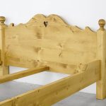 drewniane łóżko świerkowe
