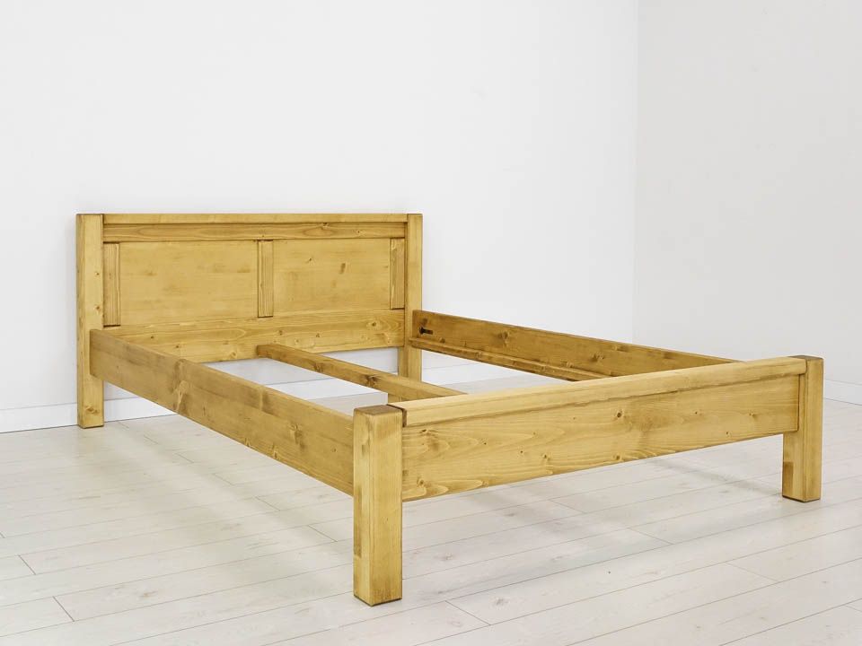 drewniane łózko świerkowe klasyczne