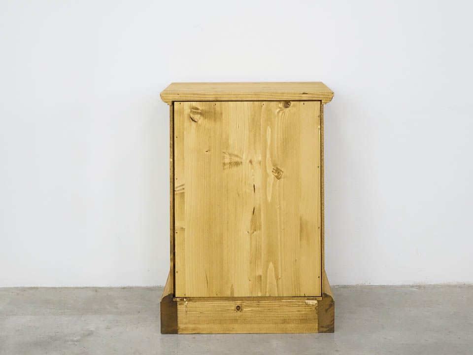 drewniane szafki nocne