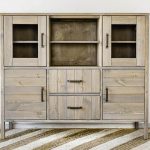 drewniany kredens sosnowy