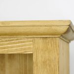 drewniany regał do jadalni