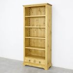 drewniany regał do jadalni