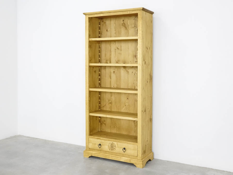 drewniany regał do jadalni