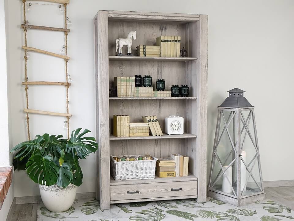 drewniany regał do salonu