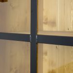 industrialna witryna drewniana do salonu