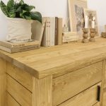 klasyczna komoda z drewna