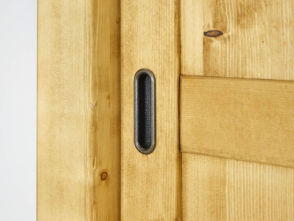 klasyczna szafa drewniana do sypialni