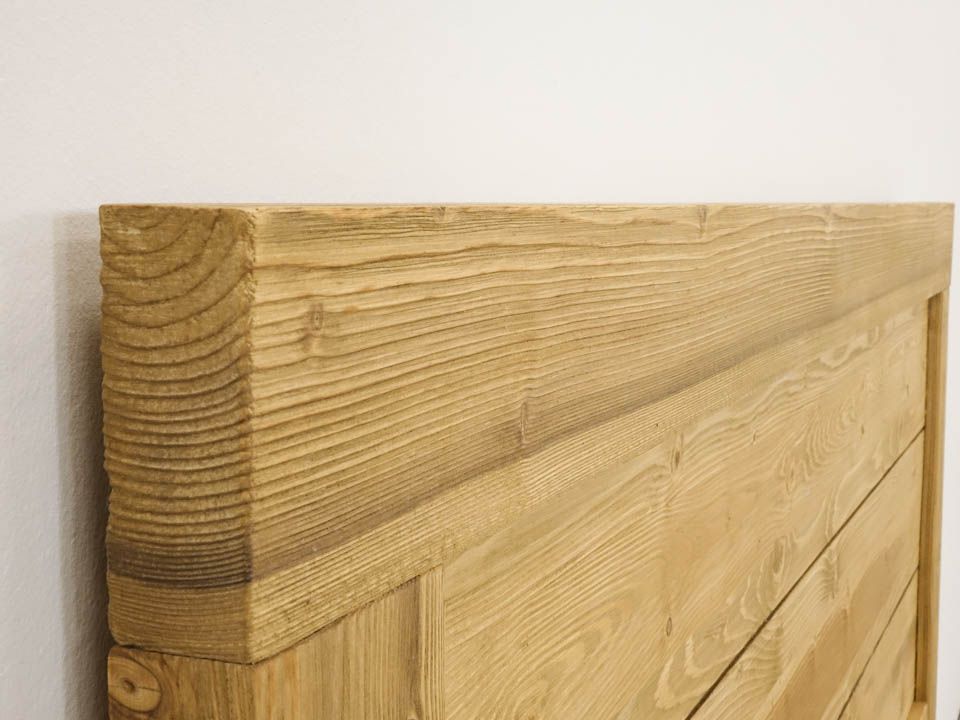 klasyczne łóżko do sypialni