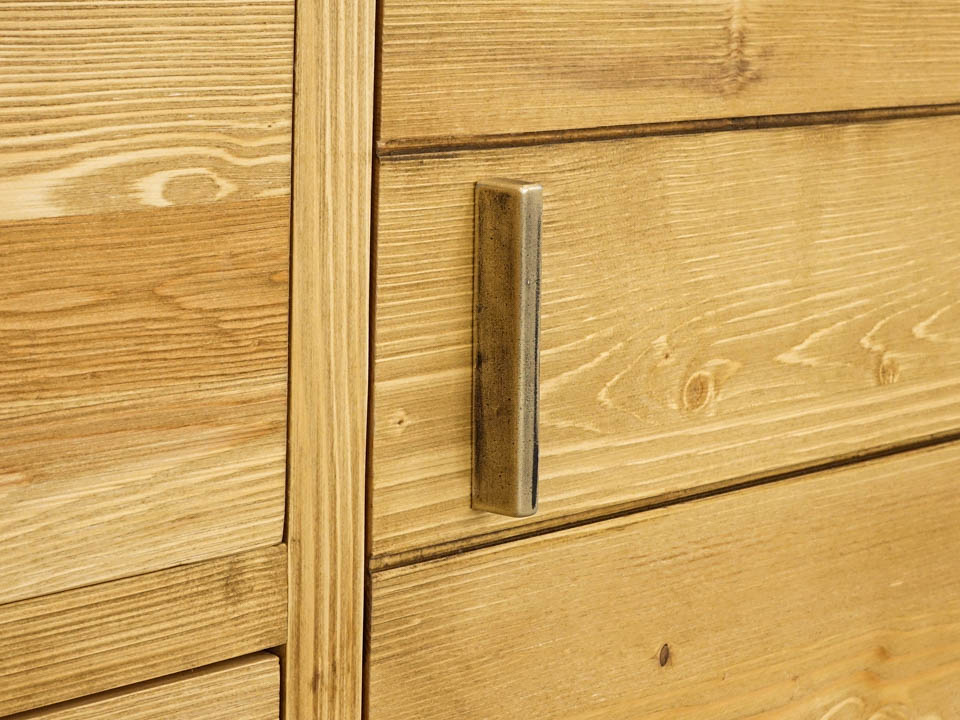 klasyczne meble z drewna