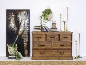komoda drewniana boho do salonu sosnowa z szufladami