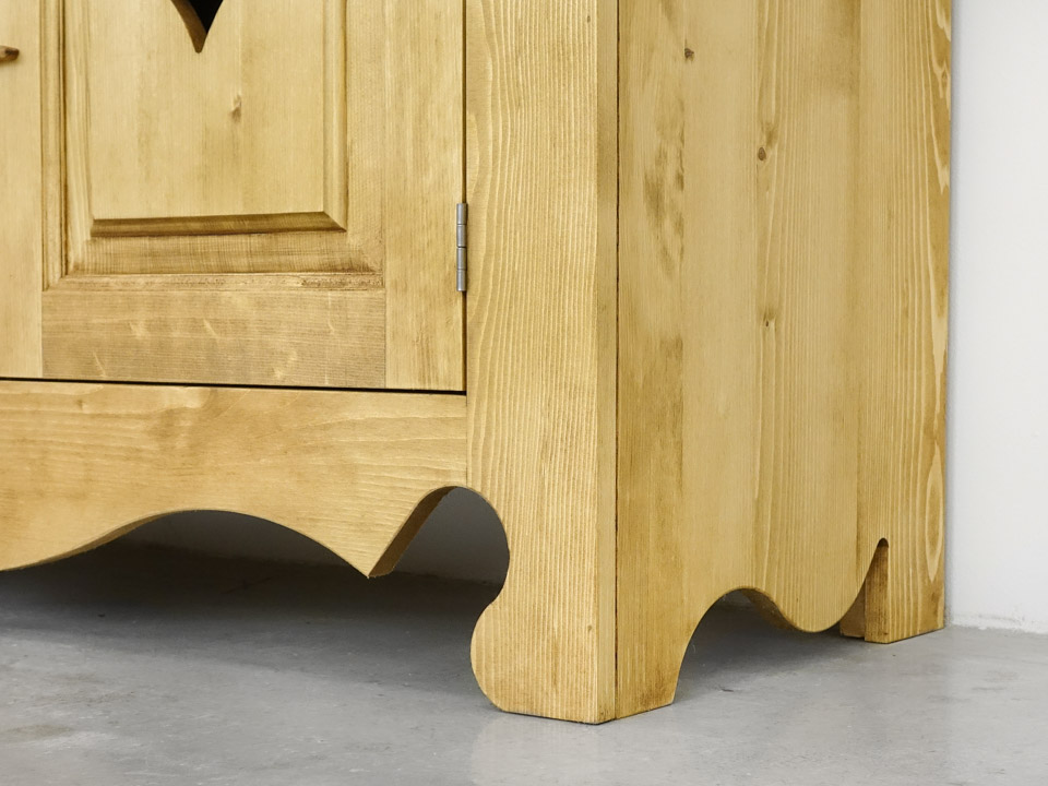 komoda drewniana do salonu