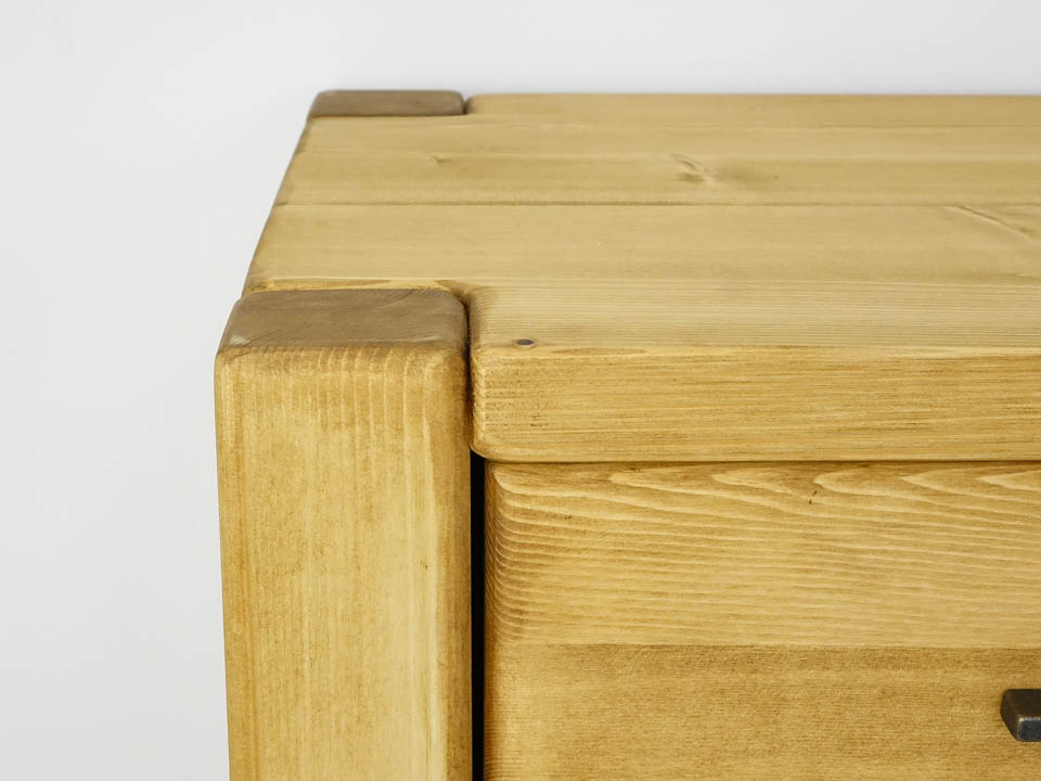 komody drewniane do sypialni