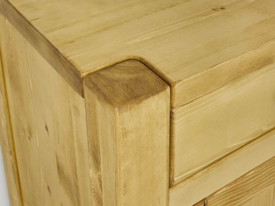 komoda drewniana do sypialni