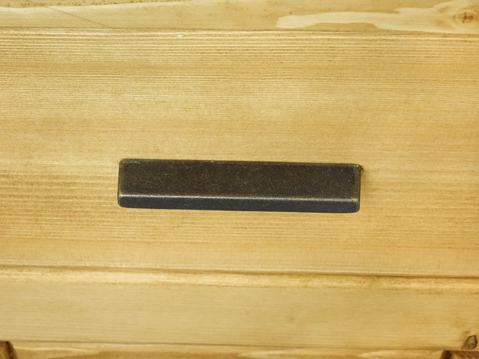 komoda drewniana klasyczna do salonu