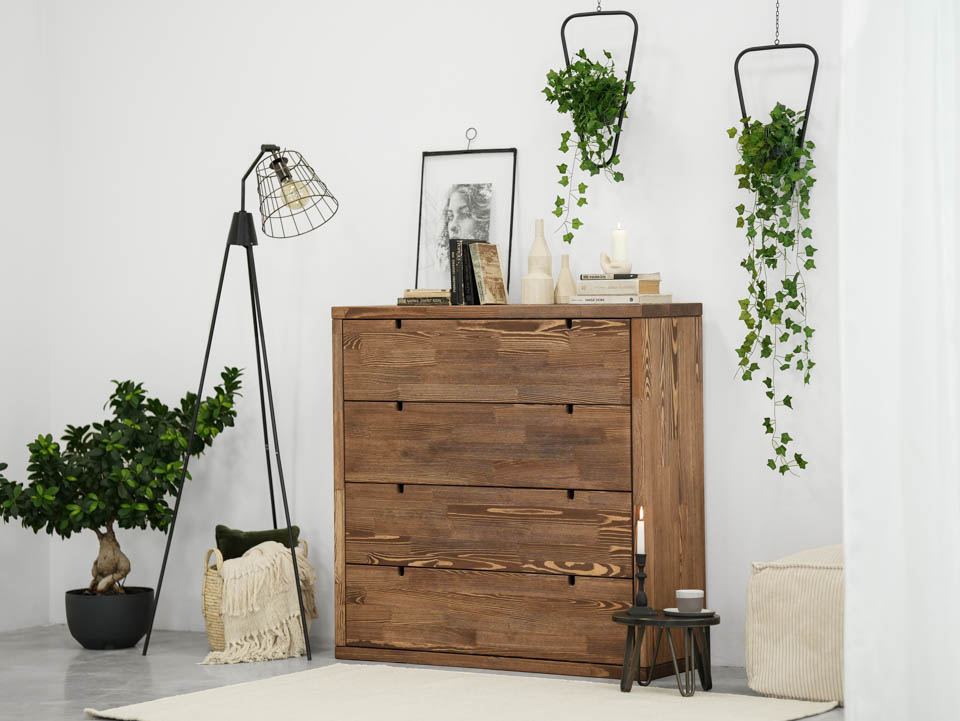 komoda drewniana sosnowa klasyczna do sypialni