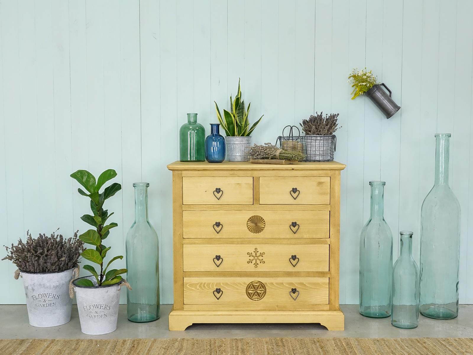 komoda drewniana świerkowa do sypialni góralska z szufladami