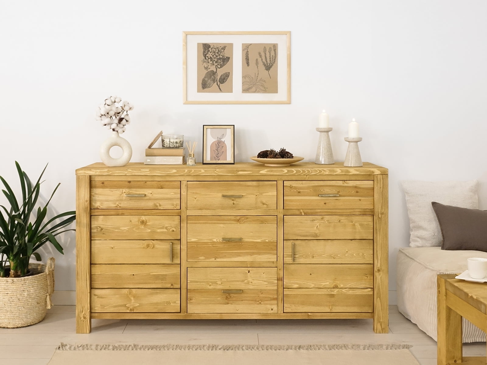 komoda drewniana świerkowa do sypialni rustykalna z szufladami