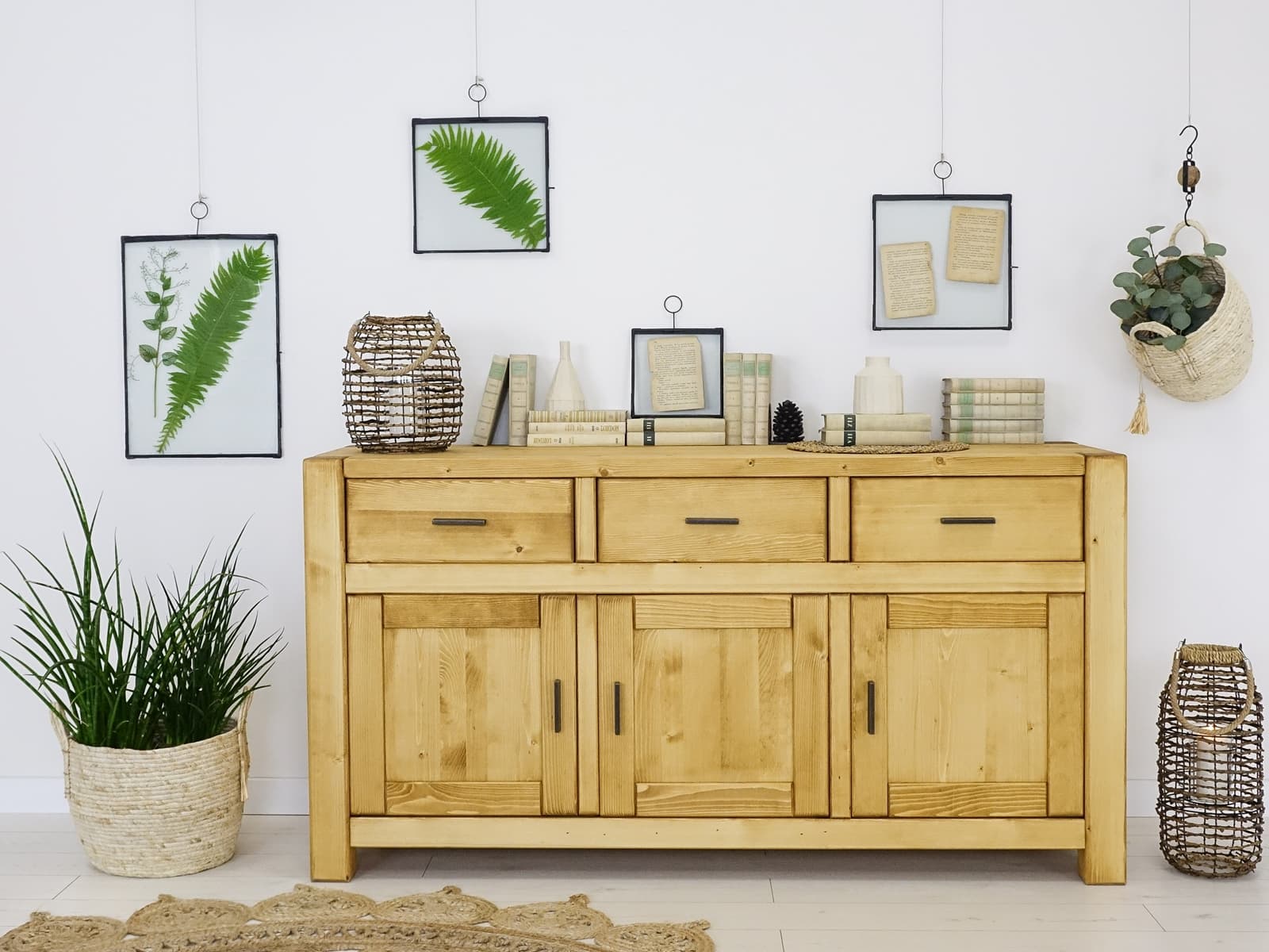 komoda drewniana świerkowa nowoczesna do salonu