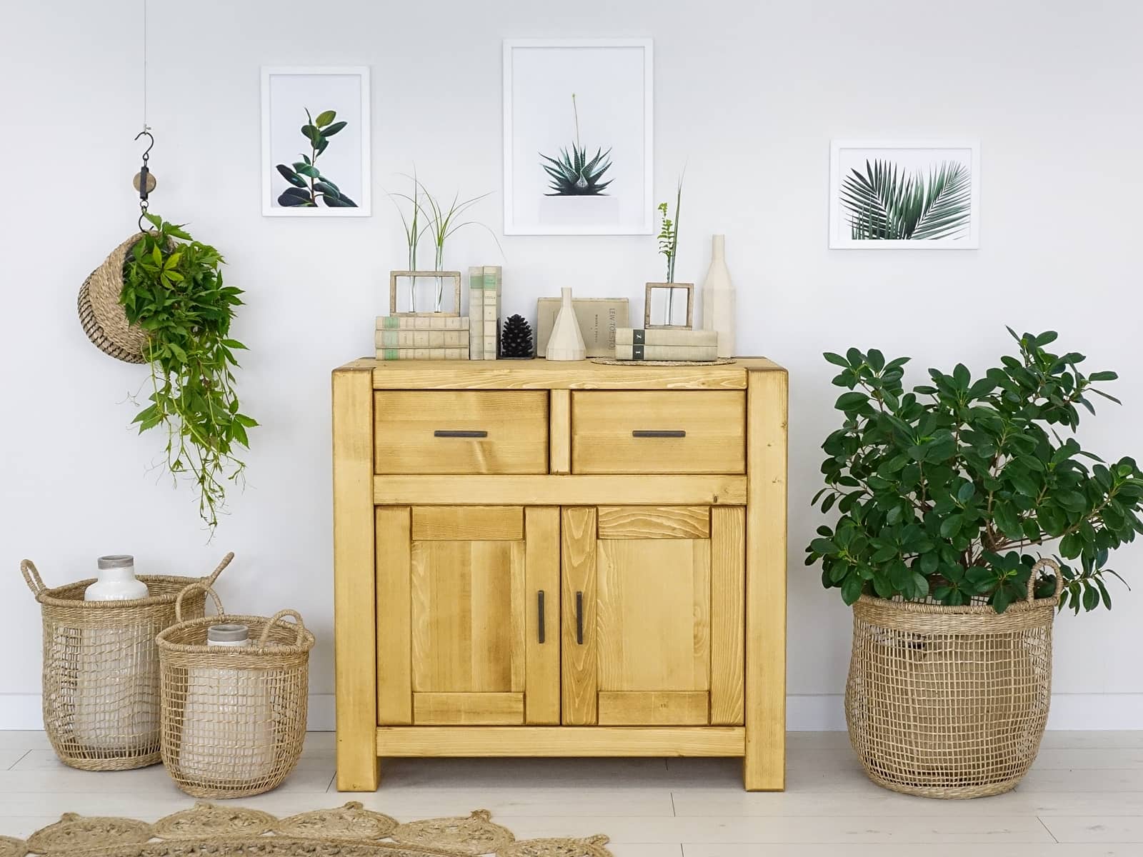 komoda drewniana świerkowa nowoczesna do salonu