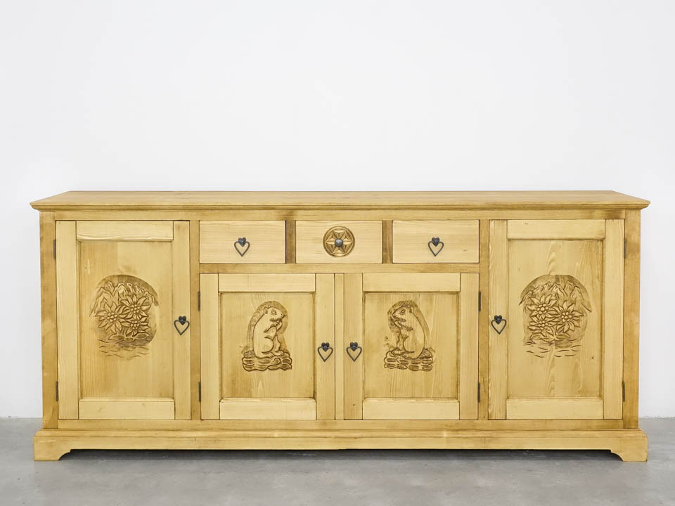 komoda drewniana świerkowa ozdoba do sypialni